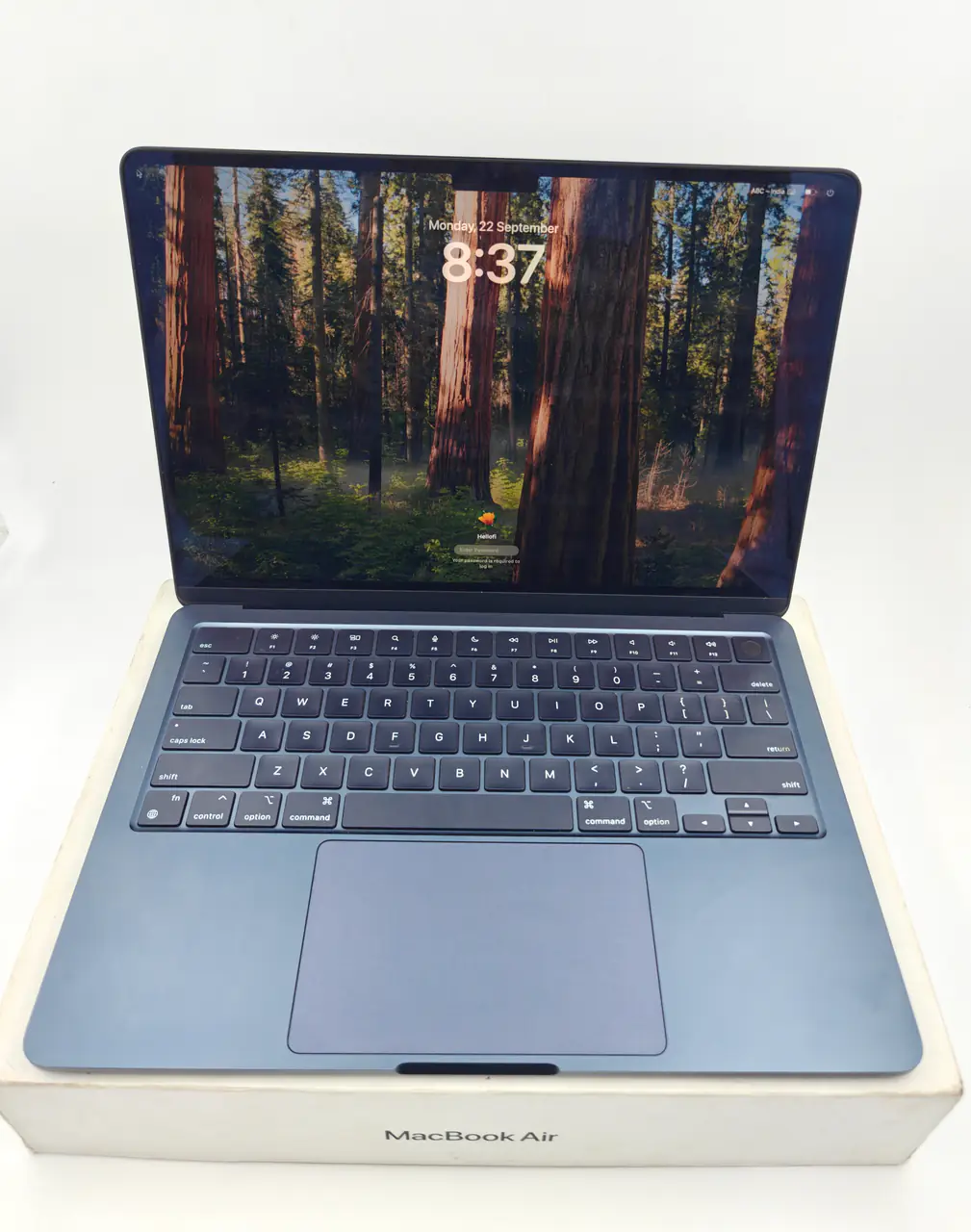 apple macbook air m2 13.6inch (preowned)