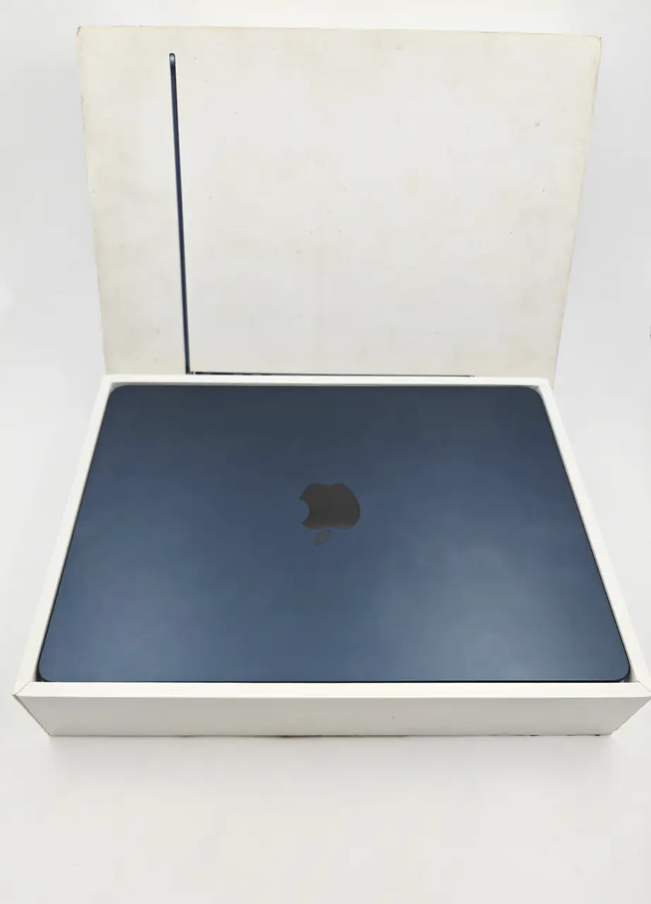 apple macbook air m2 13.6inch (preowned)