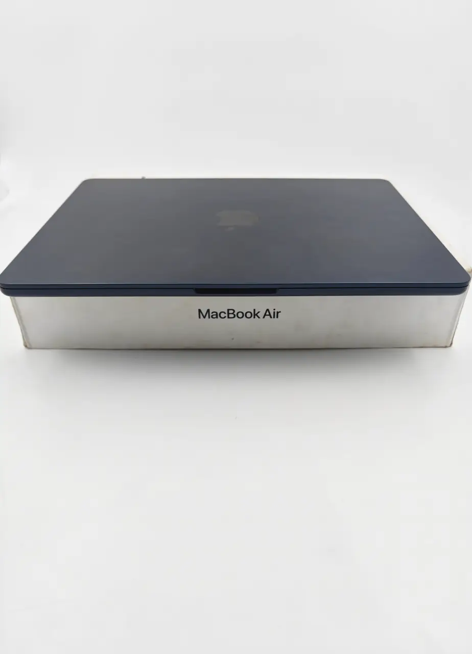 apple macbook air m2 13.6inch (preowned)