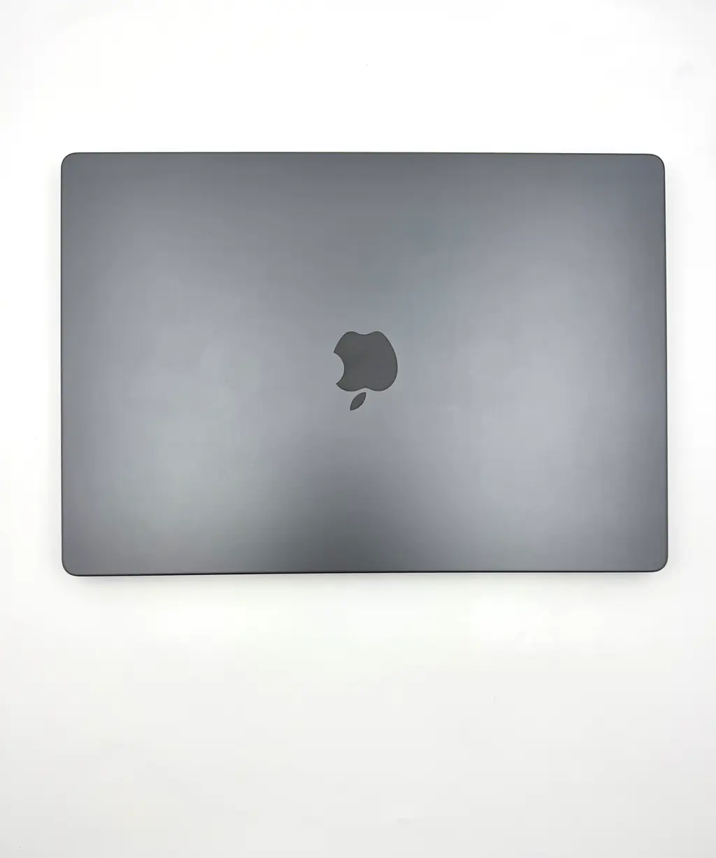 apple macbook m3 pro 16 inches (preowned)