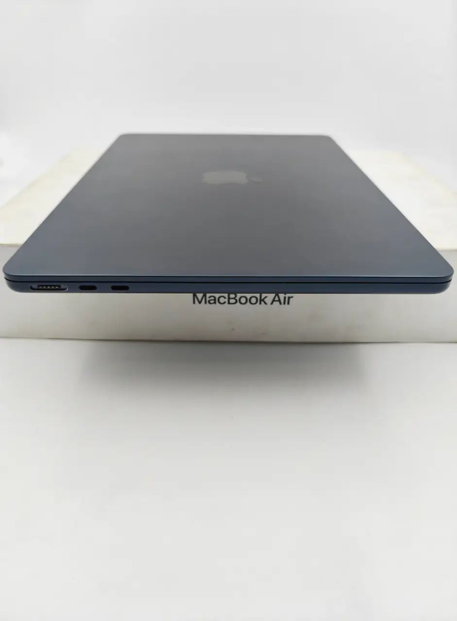 apple macbook air m2 13.6inch (preowned)