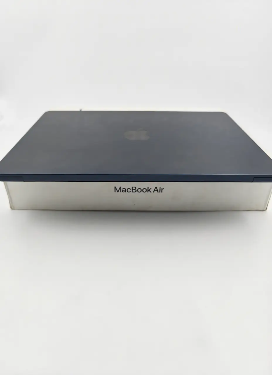 apple macbook air m2 13.6inch (preowned)