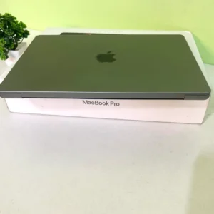 apple macbook m1 pro chip 14 inch (preowned)
