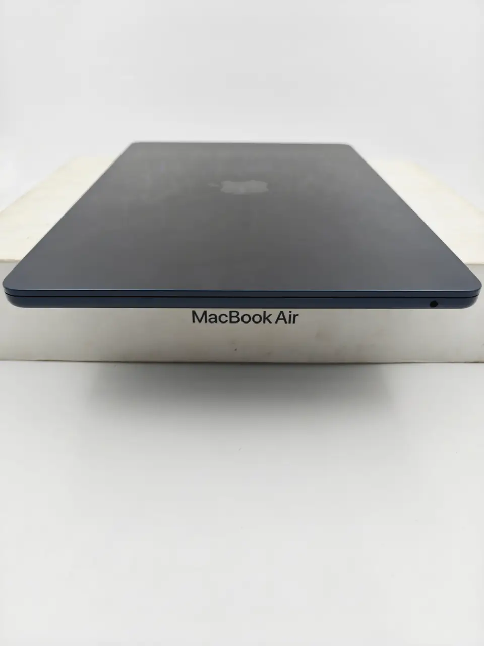 apple macbook air m2 13.6inch (preowned)