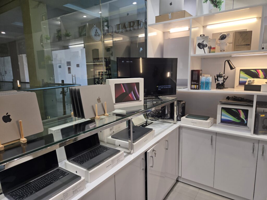 macintosh store inner2