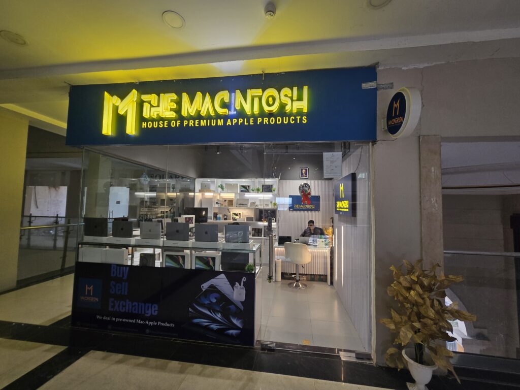 macintosh store2