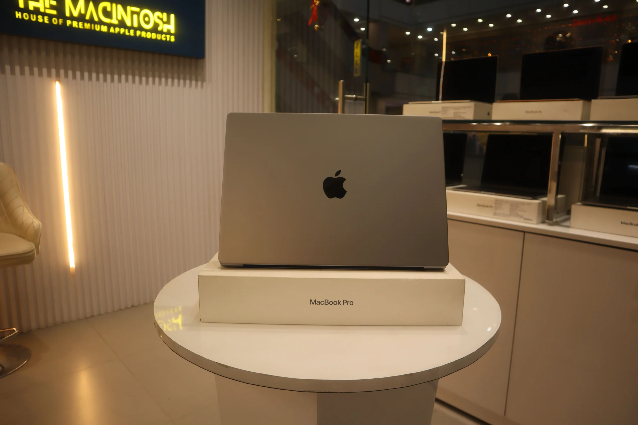 apple macbook pro m2